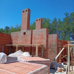 Подошли к кровле дома из керамоблоков